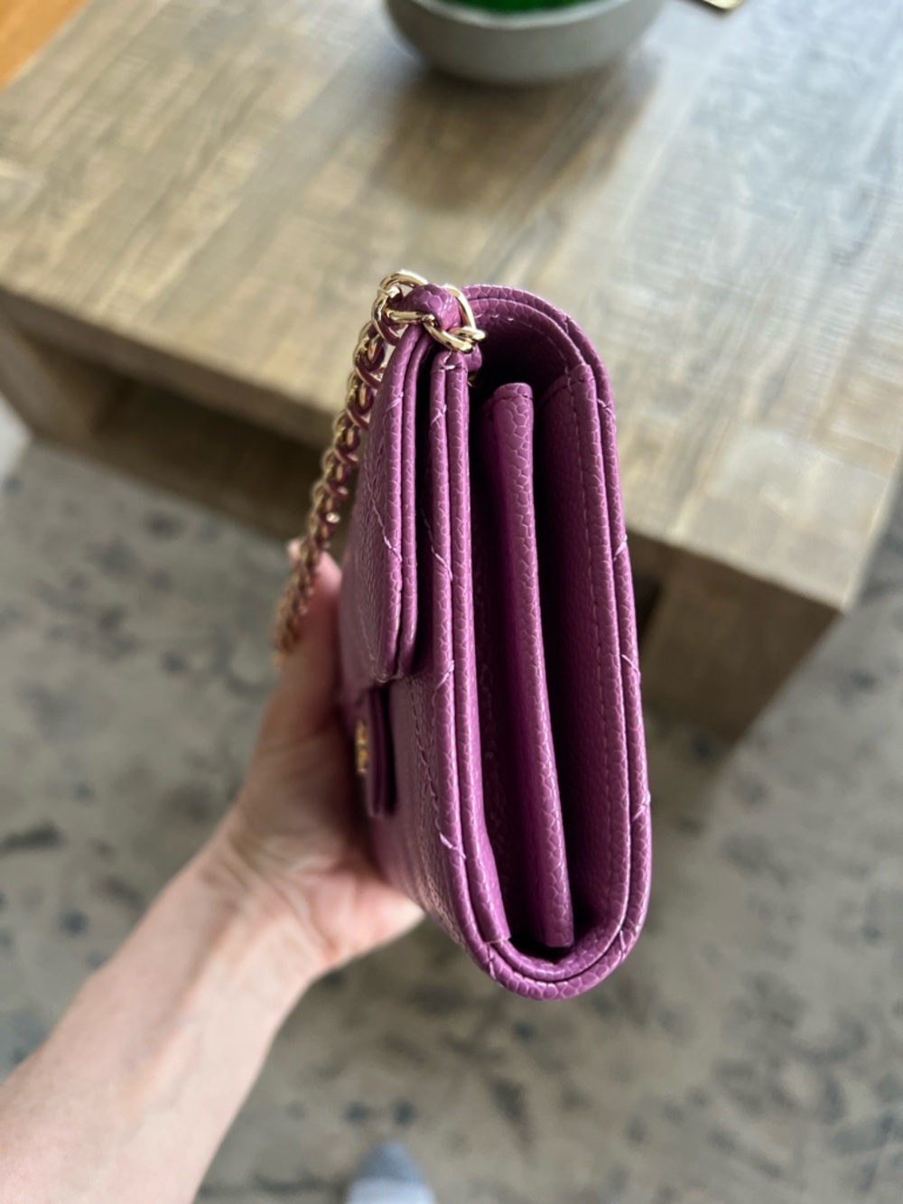 Gorgeous small, mauve, quilted crossbody with gold hardware 🌸 - Picture 12 of 12